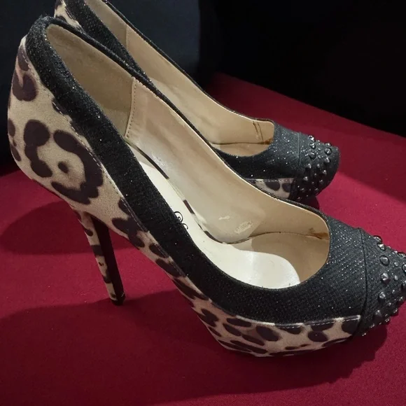 SOLD Penny Loves Kenny Black and Tan Leopard Heels - Picture 2 of 8